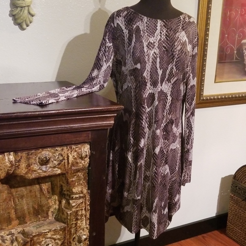 NWT Jennifer Lopez Snake Skin V-Backed Dress